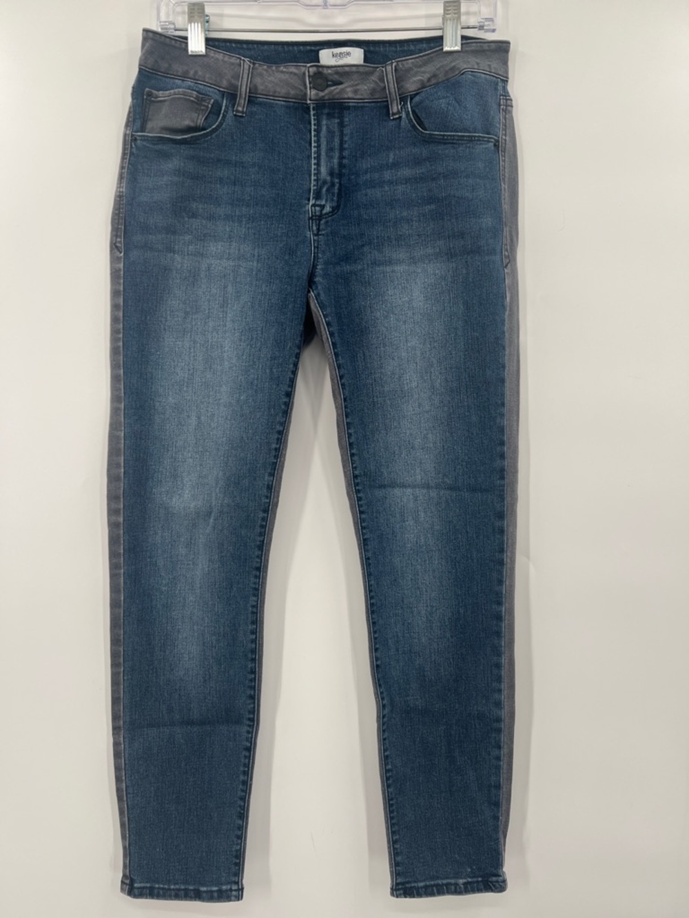 Size  8/29  Kensie Jeans